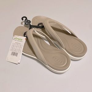 Crocs Flip Flops Tan size: w6 NWT
